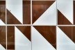Destruição do mural de azulejos no prédio da Reitoria, antiga biblioteca da UFPB, João Pessoa, 1968, arquiteto Acácio Gil Borsoi<br />Foto divulgação 