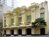 Vista da fachada restaurada, já como Teatro Abril, com iluminação artificial<br />Foto Haroldo Gallo 