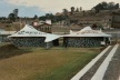 Banheiros e vestiários realizados em autoconstrução pelos habitantes de Mirasol, Estado de México, com a assessoria do arquiteto Carlos González Lobo. Sistema CGL-1 [Autor, México 2002]