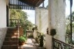 Casa de Ibiúna, varanda posterior e lago ao fundo, 1964. Arquiteto Carlos Lemos<br />Foto Victor Hugo Mori, dez. 2005 