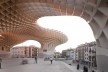 Metropol Parasol, cobertura sobre a Plaza de La Encarnación, Sevilha. J. Mayer H. Architects, 2004<br />Foto David Franck 