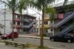 Edifícios Habitacionais do Residencial Alexandre Mackenzie (casas sobrepostas): ausência de muros e grades separando espaços coletivos do conjunto habitacional do entorno<br />Foto Victoriano Pedrassa Neto 