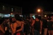 Uma rua de comércio local, interditada, transforma-se em local de show ao ar livre