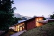 Casa de meia encosta, São Francisco Xavier SP, 2013. Arquitetos Denis Joelsons e Gabriela Baraúna Uchida<br />Foto Pedro Kok 
