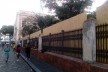 O Memorial da Faculdade de Medicina da Universidade Federal da Bahia, no Centro Histórico, protegida pelos tapumes<br />Foto Volha Yermalayeva Franco 