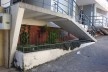 Gradis e canteiros colocados sob nichos e marquises, para impedir seu uso como abrigo<br />Foto Patrícia Alonso de Andrade, 2010 