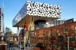 Sharp Center, exterior, Toronto, arquiteto Will Alsop, 2004<br />Foto Richard Johnson  [Alsop Architects]