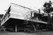 Residencia James King, fachada dos dormitórios e sala. Arquiteto Paulo Mendes da Rocha, 1972-1974<br />Foto Jorge Hirata  [ACAYABA, Marlene Milan. <i>Residências em São Paulo 1947-75</i>]