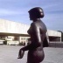  MuBE. Escultura, pórtico, cerca e guarita ao fundo. Foto Nelson Kon