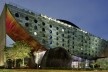 Hotel Unique, São Paulo, 1999. Arquiteto Ruy Ohtake<br />Foto Nelson Kon  [GUERRA, Abilio; ROMANO, Silvana. Ruy Ohtake, arquiteto. São Paulo, Romano Guerra/Instituto]