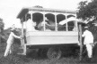  Paseo de Chapéu Virado, el Ford atolló / Belém 22 de mayo de 1927 / Non Ducor. Foto Mário de Andrade. Fonte da imagem: SCHWARTZ, Jorge (org.). Brasil 1920-1950: de la antropofagia a Brasilia. Valência, IVAM Centre Julio Gonzalez / Generalitat Valenciana,