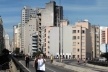 Michel Gorski, editor de Arquiteturismo, fotografando Victor Hugo Mori em cima do Minhocão<br />Foto Victor Hugo Mori 