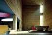 Nave da igreja ‘megaron’ de La Tourette [www.ad.ntust.edu.tw/grad/think/works/tourette/tourette.htm]