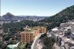 Habitacional Humuarana, fachada oeste, com Estrada da Gávea e o Sub-Bairro 199 em primeiro plano, Rio de Janeiro, 2020. Arquiteto Luiz Carlos Toledo e estagiário Maciel Antônio da Silva
