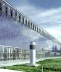 Academia de Educação Avançada. As edificações estão envolvidas por um container micro-climático coberto por usina solar. Foto Jürgen Brinkmann ["Akademie Mont-Cenis Herne", Baudokumentation 64, Susa-Verlag, Hameln, November 1999]