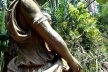 Escultura no espelho d'água "A moça da fonte"