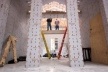 House for New Orleans, fabricada digitalmente. Lawrence Sass e MIT. Vista da construção da instalação em lote à oeste do MOMA, conforme projeto realizado para a exposição "Home Delivery"<br />Richard Barnes 2008 The Museum of Modern Art 