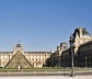 Pirâmide do Louvre, Paris. Elemento identificador de um código de modernidade<br />Foto Ana Paula Spolon 