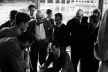 Fig. 3 - Fernando Távora no centro com, Le Corbusier, Bottoni, Wogensky, Yoshizaka, Kange, Roth, entre outros, no 8º Congresso dos CIAM em Hoddesdon, 1951 [Autor desconhecido, Fernando Távora, Editorial Blau, Lisboa, 1993]