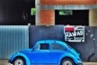 Fusca azul sobre azul II, série fotográfica “Os fuscas ofuscam”<br />Foto Fernando Mascaro 