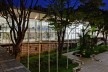 Centro de capacitação dos profissionais da educação Dra. Zilda Arns. Vista Noturna. Carolina Penna Arquitetura e Urbanismo, 2008 – 2011. São Caetano do Sul, SP - Brasil<br />foto Nelson Kon 