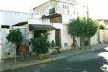 Aspectos de usufruto da calçada da Rua Padre Justino, predominantemente residencial, na Praia de Iracema, onde subsistem fortes laços de sociabilidade, apesar das mudanças no perfil sócio-econômico e físico-territorial do bairro: “O mais importante é o po [Arquivo pessoal]