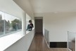 Casa vale do sol, corredor e janela lateral. Marcos Franchini<br />foto Gabriel Castro 