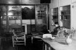 Charlotte Perriand no interior de um apartamento da Unité d’Habitation de Marseille<br />Foto divulgação 