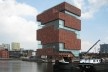 Dos Museus-Casa aos Museus Contemporâneos, arquitetura em uso sob a ótica da Crit e da APO: Museum aan de Stroom – MAS verticalizado, junto ao porto na Antuérpia, Bégica<br />Foto Sheila Walbe Ornstein 