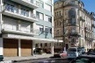 Edifício modernos no comercial e históric