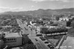 Fotografia dos anos de 1930 tendo em segundo plano o Pico Belo Horizonte na Serra do Curral [Bonfioli, Coleção José Góes, APM, 1930]