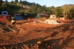 Quintais de casas que foram invadidas pela lama, seis meses após a tragédia<br />Foto Camilla Magalhães Carneiro 