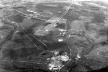 Vista aérea do início da construção de Brasília tendo em primeiro plano o Palácio do Alvorada, 1957/58 [Acervo Arquivo Público do Distrito Federal]