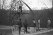 Equipe de Stan VanDerBeek montando o Movie Drome, 1965<br />Foto divulgação  [Website de Stan VanDerBeek]