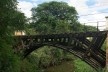 Ponte de madeira sobre riacho na Fazenda Ipanema em Iperó SP<br />Foto Bianca Siqueira Martins Domingos 