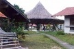 Ao fundo, Restaurante Chapéu de Palha, Manaus, 1967, Arquiteto Severiano Porto<br />Foto Mirian Keiko Ito Rovo 