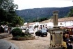 Vista do Largo das Forras onde se observa, ao fundo e acima, a Serra São José e, à direita, o Pelourinho [acervo do autor]