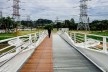 Bayer – Passarela sobre o Canal Guarapiranga, São Paulo, 2013. Arquitetos Roberto Loeb e Luis Capote<br />Foto Pedro Kok 