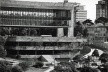  	

Vista externa do Masp com as áreas expositivas sem persianas, totalmente transparentes, cerca de 1968