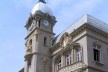 Detalhe da fachada principal do antigo Paço Municipal de Curitiba, localizado no Eixo Barão-Riachuelo. Na torre central, a estátua da cidade, sobre a sacada da sala do Prefeito, cujo valor simbólico se perdeu na utilização atual<br />Foto Elizabeth Amorim de Castro, 2016 