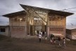 Centro Cultural Chamanga, San José de Chamanga, Esmeraldas, Ecuador, 2018. Atarraya Taller de Arquitectura, Opción Más Chamanga, Universidad de Ciencias Aplicadas de Munich, Universidad Estatal de Portland y Universidad de Tokio<br />Foto Santiago Oviedo 