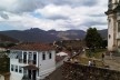 Circundando a igreja São Francisco de Assis, adro em pedra sobre plataforma e muro de arrimo<br />Foto Abilio Guerra 