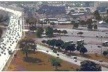  	A mesma área do Eixo Monumental Oeste, fotografada em épocas diferentes, revela as transformações da cidade “real” em função da constante reconfiguração da cidade latente
