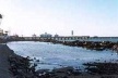  Em primeiro plano, vê-se a piscininha, local de banhos freqüentado, principalmente, por segmentos populares de bairros vizinhos; ao fundo, a Ponte dos Ingleses, reformada, em 1994,consolidando a Praia de Iracema no circuito do turismo e do lazer