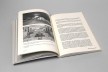 Livro <i>Reflexões sobre o design industrial. Artigos reunidos de Júlio Roberto Katinsky</i>, organizado por Ethel Leon<br />Foto divulgação  [Olhares, 2022]