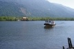 Bertioga, embarcação que faz a travessia do Rio Itapanhaú<br />Foto Denise Fernandes Geribello, mar. 2003 