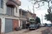 Foto 12 – CDHU Jova Rural. É Difícil perceber a padronização que inicialmente caracterizava o conjunto<br />Foto Flávio Higuchi 