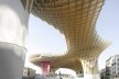 Metropol Parasol, cobertura sobre a Plaza de La Encarnación, Sevilha. J. Mayer H. Architects, 2004<br />Foto David Franck 