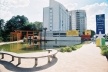 Complexo Hoteleiro Ibis/Mercure. Vista do novo acesso aberto ao lado dos hotéis, como estratégia de implantação do empreendimento [Acervo da autora, 2003]