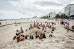 A praia e o tempo, praia de Copacabana, Rio de Janeiro RJ Brasil, 2018. Arquiteto Pedro Varella / Gru.a Arquitetos<br />Foto divulgação / disclosure image  [Acervo / Collection Gru.a Arquitetos]